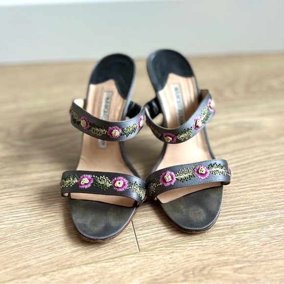 Manolo Blahnik Shoes Gray Satin Heeled Sandals w/ Floral Embellishment - Picture 2 of 4